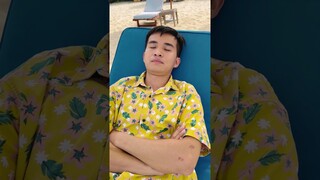 LNS - Con gái nhỏ muốn ăn cát trên bãi biển || Little girl wants to eat sand on the beach #shorts