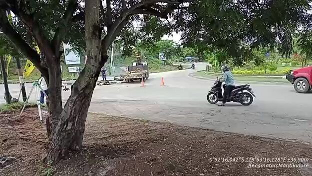 detik detik petugas pln kesetrum arus listrik tegangan tinggi