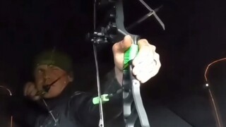 Compound bow turkey hunting: one arrow blasts the turkey apart