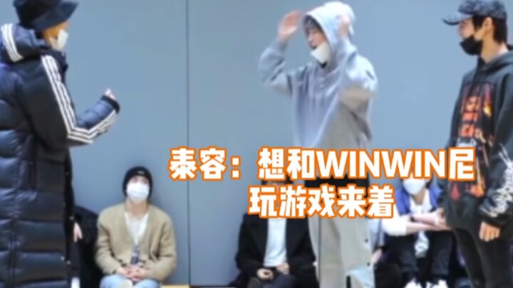 Taeyong: I was planning to play a game with WINWIN. Let’s play! Get them to join in!