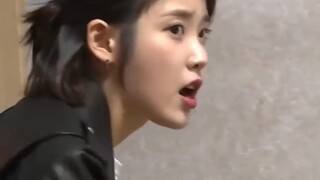 唱歌时发现iu在身后是什么体验