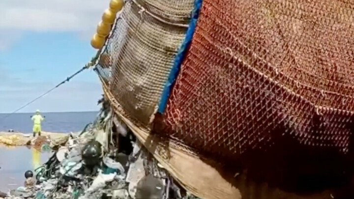 Biggest haul of the month: Pacific garbage cleanup ship recovers 11,353 kg of plastic waste (August 