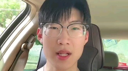 Dua orang asing menantang untuk mencium seratus orang; ada perempuan yang masih menunggu pacar atau 
