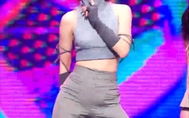 【ITZY Shin Ryujin】ท่าโพสตรงๆ พร้อมสายรัด (หุ่นของเธอกำลังดีขึ้นเรื่อยๆ)