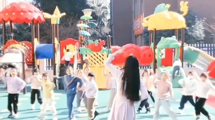 Even kindergartens are never short of dancers!