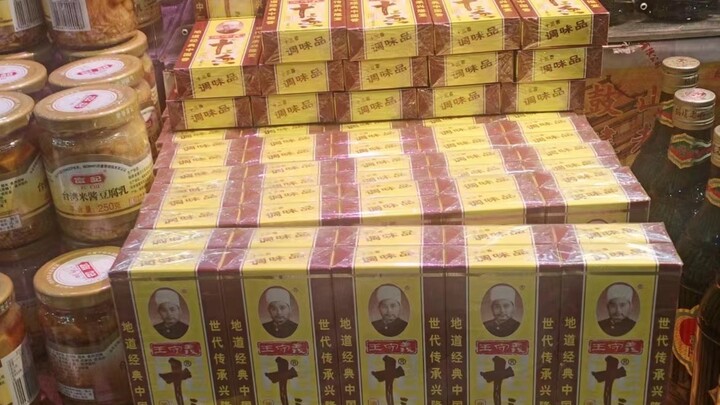 Bình luận sắc bén về các tác phẩm nhiếp ảnh trong phần bình luận! Tim yếu thì đừng xem!