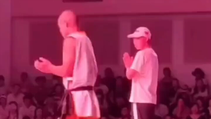 武脱了站，他就是舞