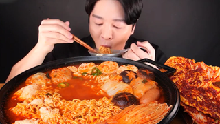 Mukbang lẩu mì cay và sủi cảo #food