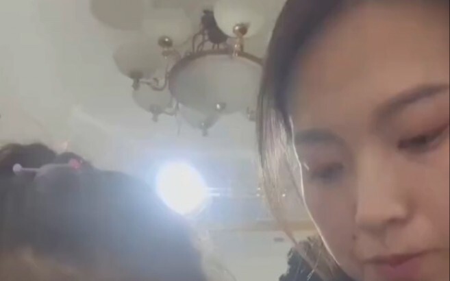 妈妈关闭了执法记录仪