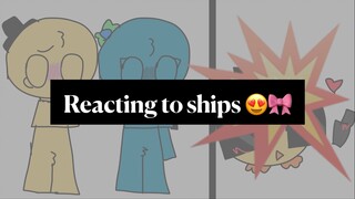 Chicks reacting to their ships