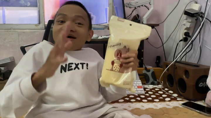 ในที่สุดฉันก็กล้าบอกพ่อแม่ว่า: เดือนนี้ ฉันจ่ายเอง!
