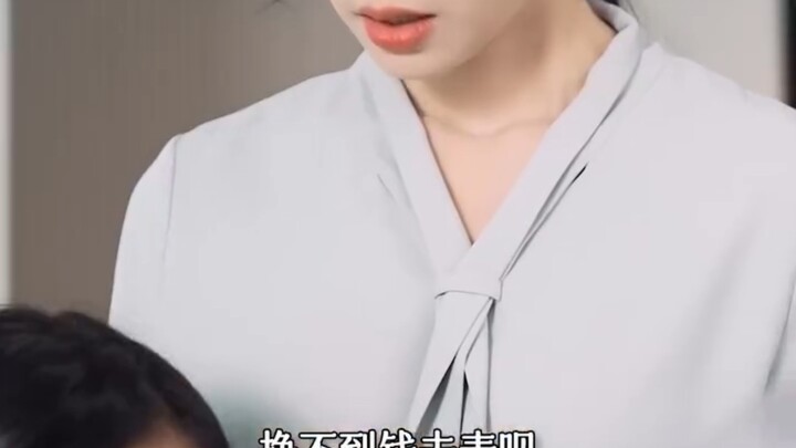 مذهل جدًا! الأخت الصغيرة الناضجة مُحَلِّيَةٌ جدًا!