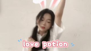 06Female high school K-pop singer dares to try home dance "Love Potion"