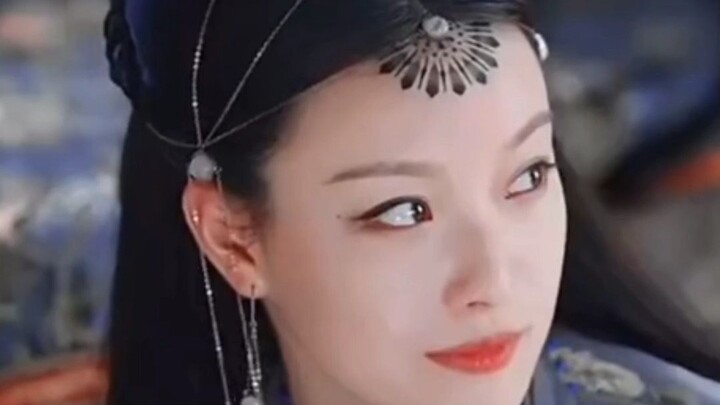 Ni Ni looks so good in her traditional Chinese attire; the costume design for this drama is truly me