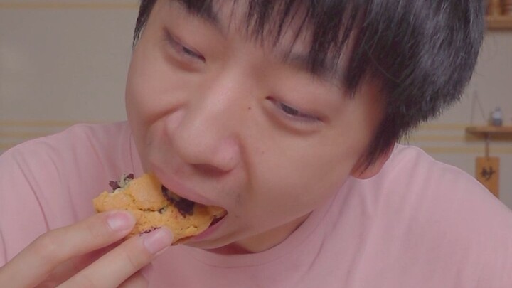 The recipe for a 27-year-old bakery's cookies? A handsome young guy's gonna give it a try!