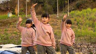 大家再三要求，三胞胎同台表演，这就满足你们的要求
