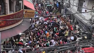 天门开地门开，五方财神进我家门来，一赐福二赐财，赐来金银抱满怀，三赐吉四赐祥，赐来如意放身旁，孝门开善门开，孝心孝果财自来，八方来财运翻倍，日进斗金福满天，恭迎五路财神进我家门来！