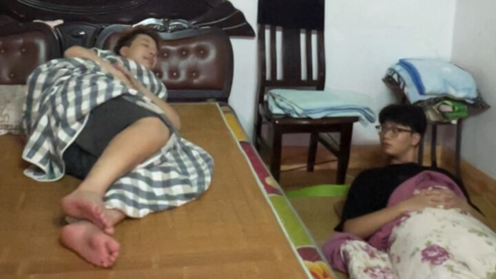 عندما ذهبتُ لأول مرة للعب في منزل زميلي في الغرفة...