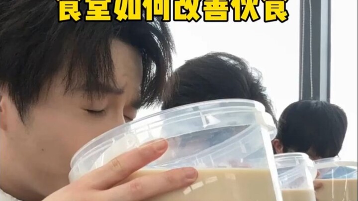 Đồ người lạ đưa thì không được nhận, nhưng đồ mình chủ động xin thì có thể ăn.