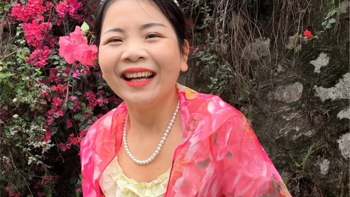 Đi theo con đường của bà, khiến bà không còn đường nào để đi.