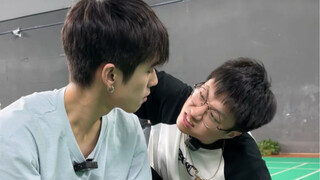 怎么制裁这种喜欢动手动脚的朋友？