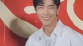 【肖战广州路演】啊啊啊啊啊羡慕小孩哥，可以在现场和肖战学降龙十八掌，我感受到郭靖大侠的掌风啦！战战太帅太美好啦，这个春节大家一起来看射雕！