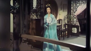 Ừm! Anh nói tính tình của cô ấy rất hợp với Lý Thanh Chiếu, cảm giác thực sự là như vậy!
