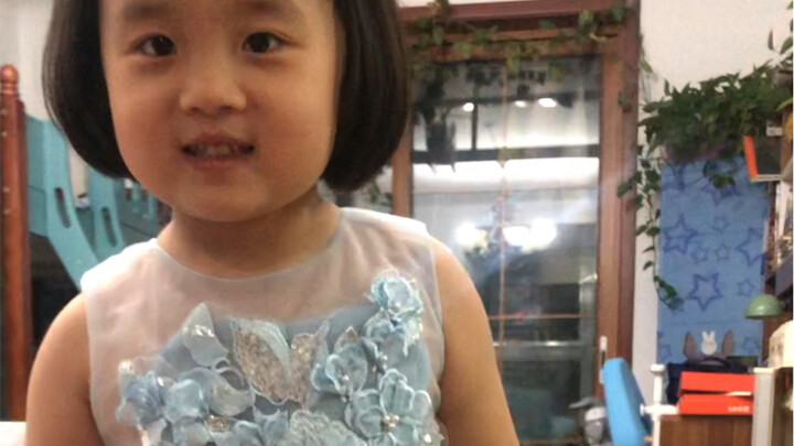 Ồ… bạn là nàng tiên cá à? Hay là cá nâu bụng to nhỉ?