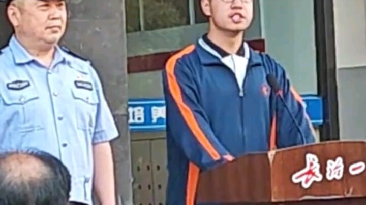 Principal: Student, which grade are you in? Answer: At the level of a full-ranking bureau director