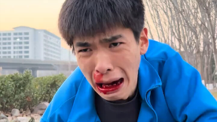 “Tôi vừa là điểm yếu của cha, vừa là tấm áo giáp bảo vệ ông.”