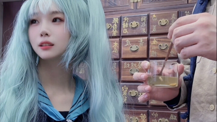 Hatsune Miku diciduk bos untuk minum obat tradisional Tiongkok! Hari-hari Kerja di Zhengxin Media