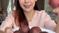 Buah Langka !!!! Jambu biji warna ungu  Rasanya , tekstur dan harumnya sama dengan jambu biji merah