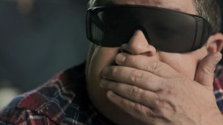 Man watches a 3D movie and sees a terrifying creature emerge from the screen, but the audience think