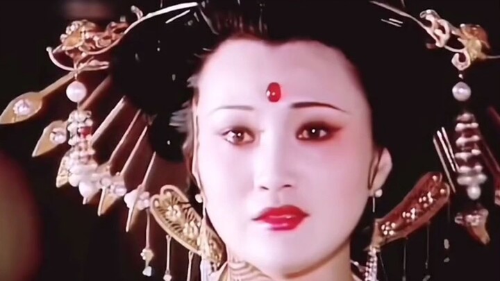 Turns out headpieces and earrings serve so many purposes—before, I was just focused on the plot and 