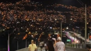 انظروا! هناك نجوم لامعة أمامكم!