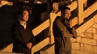 同样是站在高处，两人之前的区别