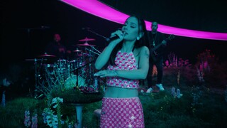 Ariana Grande - positions (Official Live Performance)