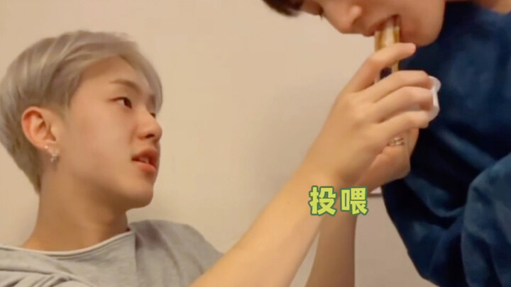 ทำไมจิ้งฮั่นถึงชอบซุ่นหรงขนาดนี้? พี่สอง: แค่ตื่นนอนเด็กคนนี้ก็ป้อนข้าวให้ฉันแล้ว!