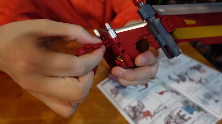 1:1 size transformation device in the play. Anyone can transform and combine into a robot & dragon!?