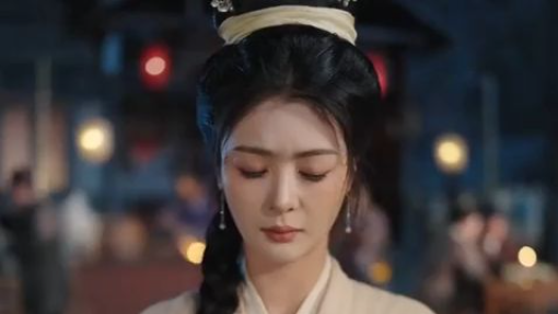 Zhong Xishu, a modern girl, accidentally travels back in time and becomes Qin Xianglian. She is trag