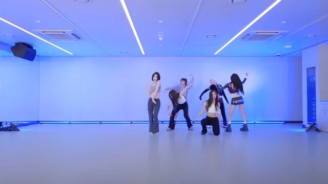 Nmixx "Blue Valentine" Dance Practice