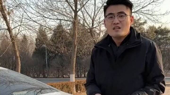 Bạn biết không? Từ giờ về sau chẳng cần dùng tay mở cốp nữa!