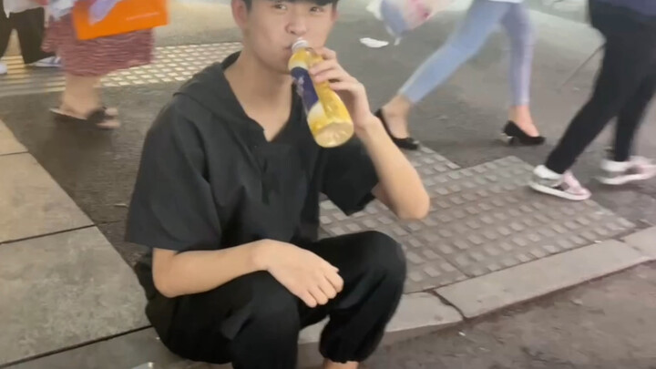 อะไรคือราคาของการเป็นเซิร์ฟเวอร์จีน?