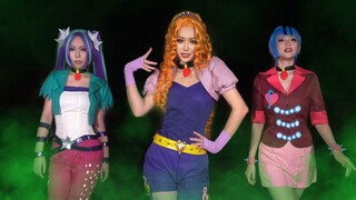 Tarian Rumahan-Tiga Orang Cosplay Menari "My Little Pony"