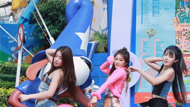 Queencard full version road show!! Amusement Park Summer Girl Group Hot! Siha Siha~