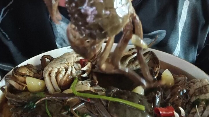 Kepiting mentah, gurih dan renyah sekali