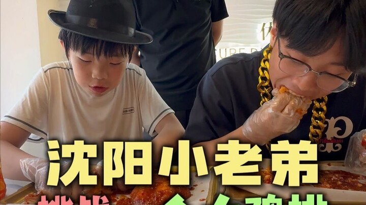 147 cậu nhóc liệu có thể chinh phục thành công một miếng gà rán lớn không?