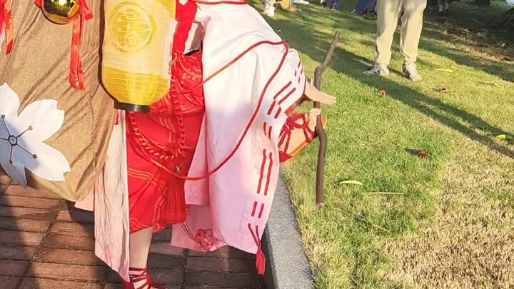 Apa yang harus dilakukan kalau kehilangan perlengkapan di acara cosplay? Sudah 8 juta orang nonton a