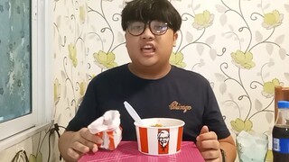 ASMR ข้าวยำไก่แซ่บกับวิ่งแซ่บ 치킨 KFC : Mukbang 먹방 PJ Phubadin