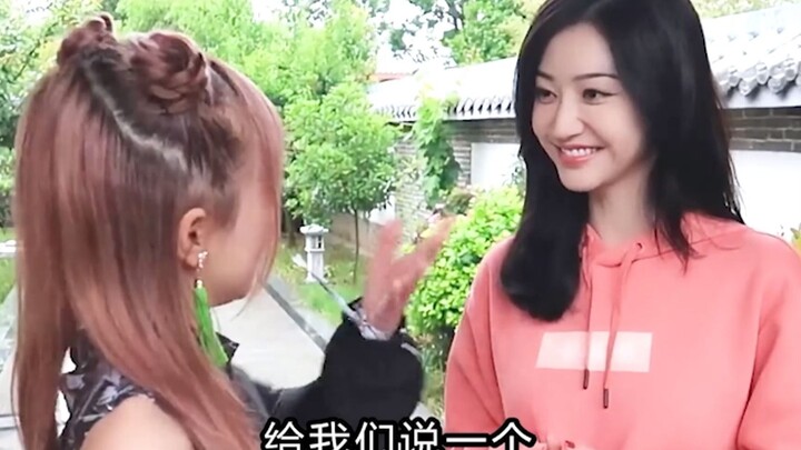 دعت تِشِيبو وانغ هودي ليكون الوجه الإعلاني للعلامة، وقالت ابنة الملياردير بصراحة: “إذا أعجبتكم، سأوق